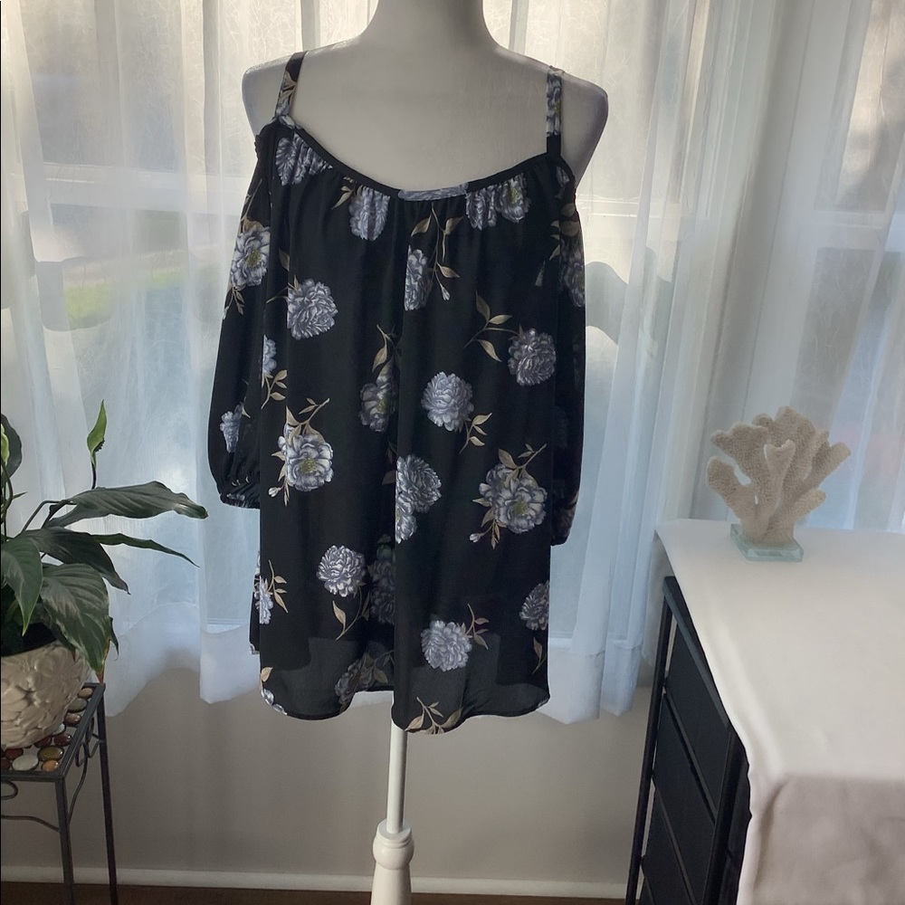 Torrid cold shoulder top